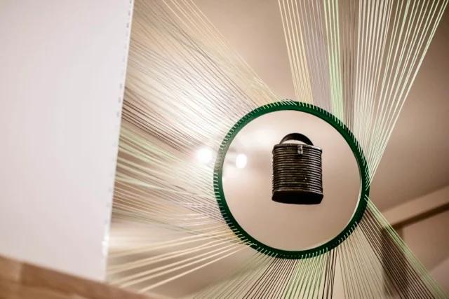 Installation Iris Noble — Fils Tendus