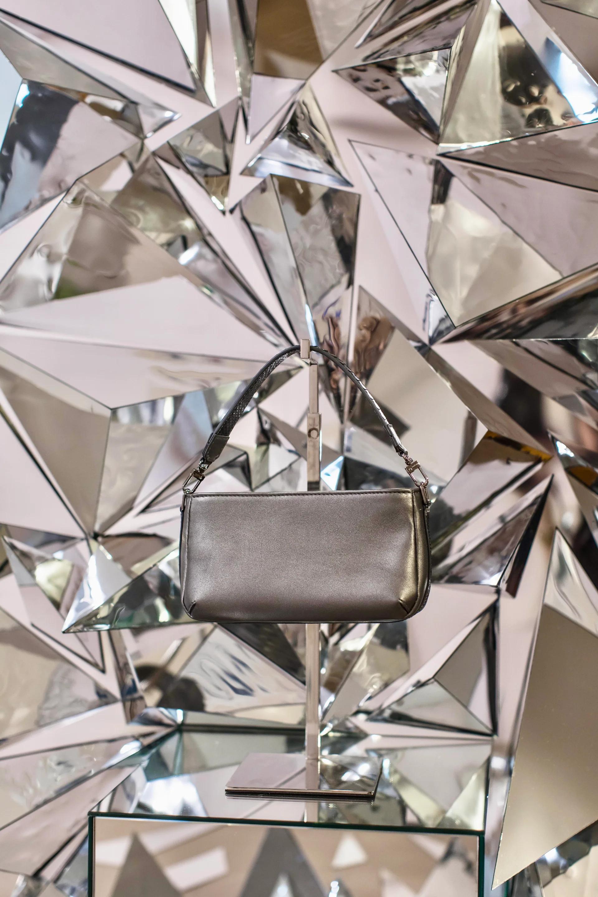 Installation Iris Noble — Réflexions